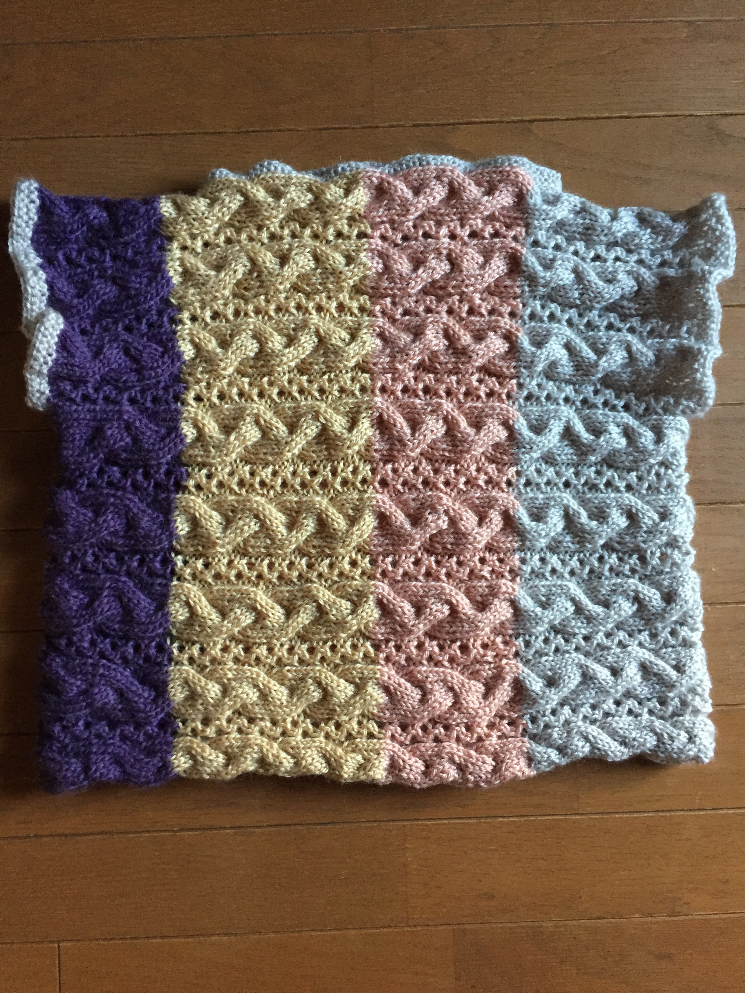 手編みベスト(横編みケーブル)