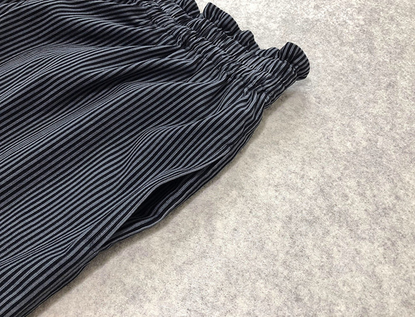 手作り。黒と灰色の線。スカート 2枚目の画像