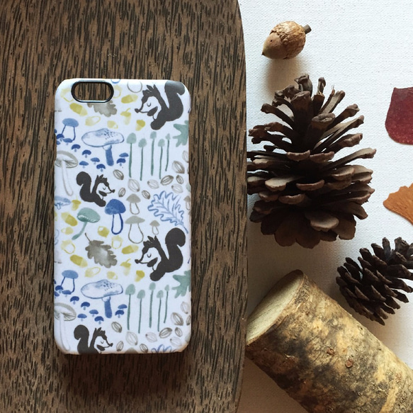 Woodland Animals Squirrel and Mushrooms iPhone Case 1枚目の画像