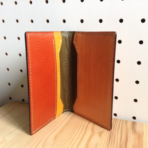 ３色レザーのカードケース　パスケース 3枚目の画像
