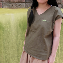 日式短板V領 衫芥末綠的草棉質 手工訂製衫 第2張的照片