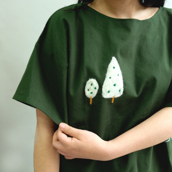 木の白い刺繍のウールは丸い首のブラウスを感じた 6枚目の画像