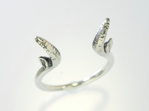 Morph The GOAT シルバー製 ヤギのヌードリング 2枚目の画像