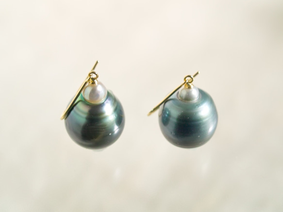 大粒13mmUP 黒蝶真珠 バロック K18YGフックピアス|パール/春/卒業式/入学式/結婚式 2枚目の画像