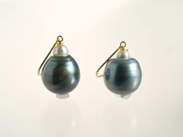 大粒13mmUP 黒蝶真珠 バロック K18YGフックピアス|パール/春/卒業式/入学式/結婚式 3枚目の画像