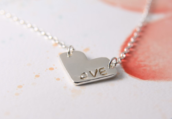 【以愛為名】LOVE文字項鍊 / 純銀項鍊 / Sterling Silver Necklace / LOVE Lett 第2張的照片