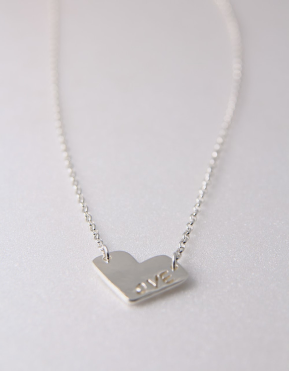 【以愛為名】LOVE文字項鍊 / 純銀項鍊 / Sterling Silver Necklace / LOVE Lett 第3張的照片