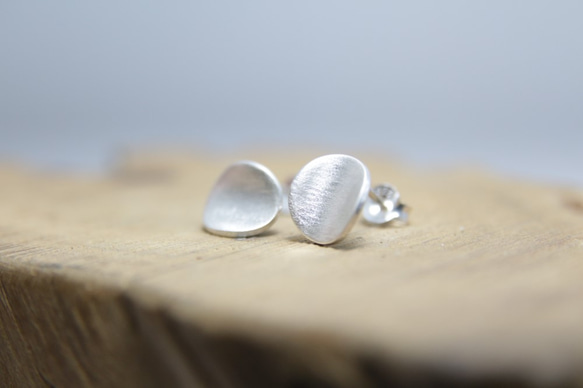 免費改夾式【凹面圓形999純銀耳針】極簡風/幾何/Sterling Silver Earrings 第2張的照片