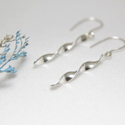 【搖擺扭轉長耳環】素面耳環/純銀耳環/Sterling Silver Earrings/Swing Earrings 第2張的照片