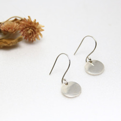 【平面素雅圓牌純銀耳環】素面純銀耳環/Sterling Silver Earrings/Swing Earrings 第2張的照片