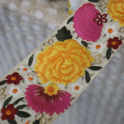 印度刺繡絲帶編織米色寬度 65 毫米 (54) 第3張的照片