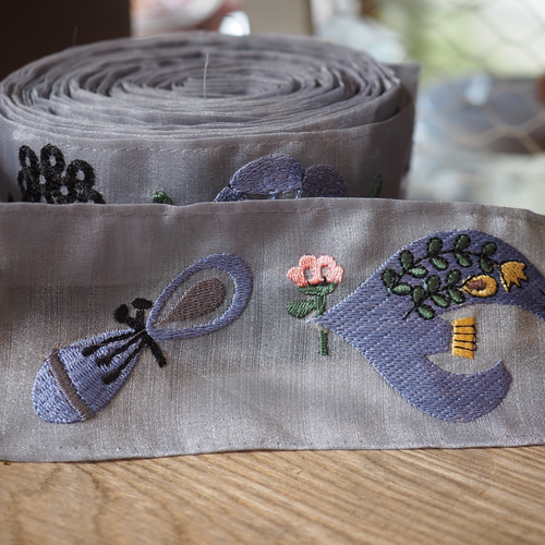 フランスアンティーク　刺繍ちょうちょレース 綿エンブレース 蝶 60ローン ちょうちょ 刺繍 刺しゅう生地