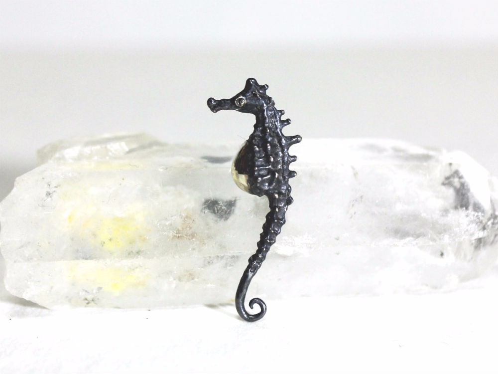 タツノオトシゴのピンブローチ(BLACK)