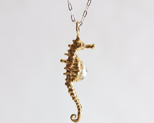 タツノオトシゴのネックレス(GOLD) ネックレス・ペンダント