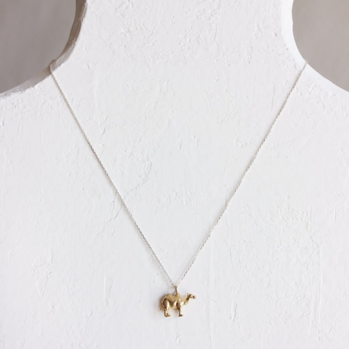 ラクダモチーフ ネックレス ゴールド