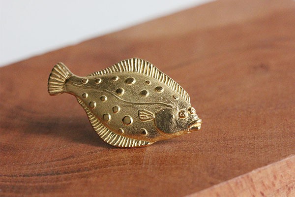 カレイのピンブローチ(GOLD)