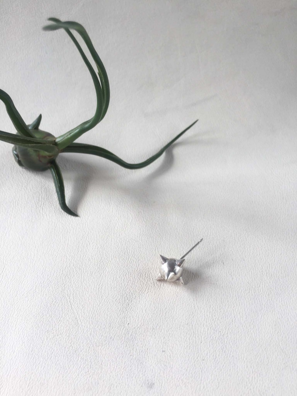 【Silver925】片耳スタッドピアス　￥５０００