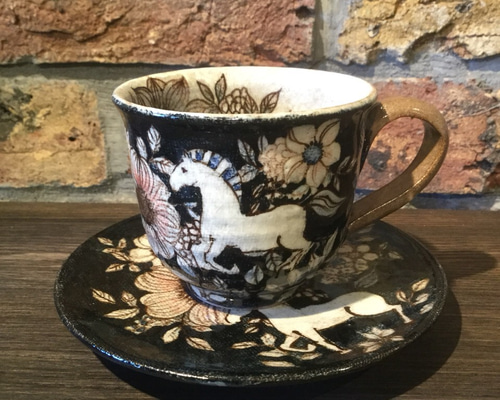 Miki Nishi 馬 陶器 西美紀