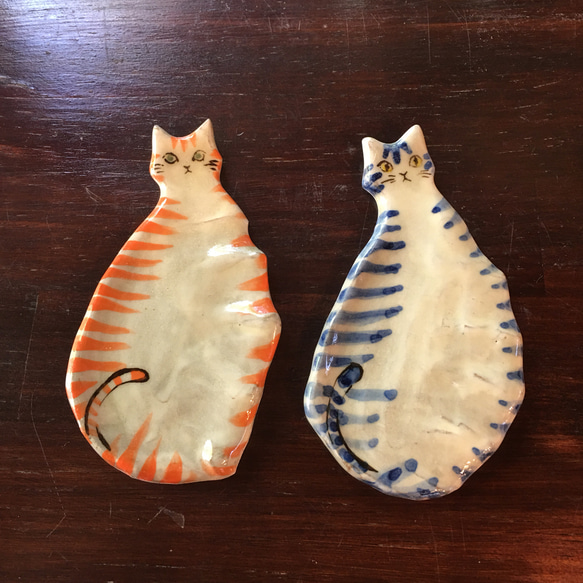 猫のカトラリーレスト縦 二個セット・ブルー、オレンジの縞 1枚目の画像