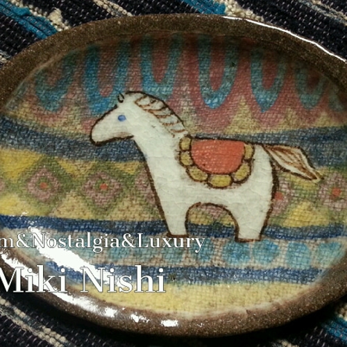 Miki Nishi 馬 陶器 西美紀