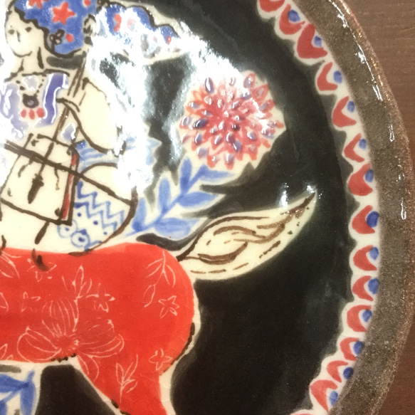 【馬と音色 絵皿】西美紀　-幻想陶画- 絵画の器　【販売済】 4枚目の画像