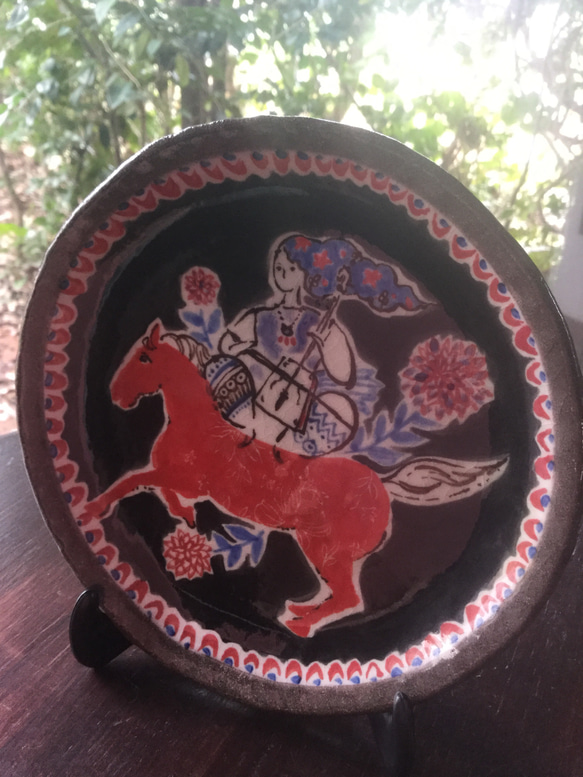 【馬と音色 絵皿】西美紀　-幻想陶画- 絵画の器　【販売済】 7枚目の画像