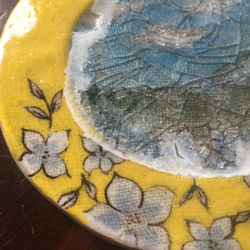 【草原の野の花　黄　陶ガラス菓子皿】西美紀　-幻想陶画- 絵画の器 5枚目の画像