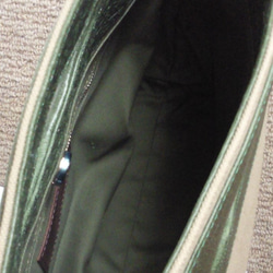 くり抜きハンドルのハンドバッグ  - green 4枚目の画像