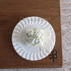 ✨新作  ミニチュアフラワーケーキ(ラムネ)＊＋50円でマグネット又はピンバッジへ加工いたします 2枚目の画像