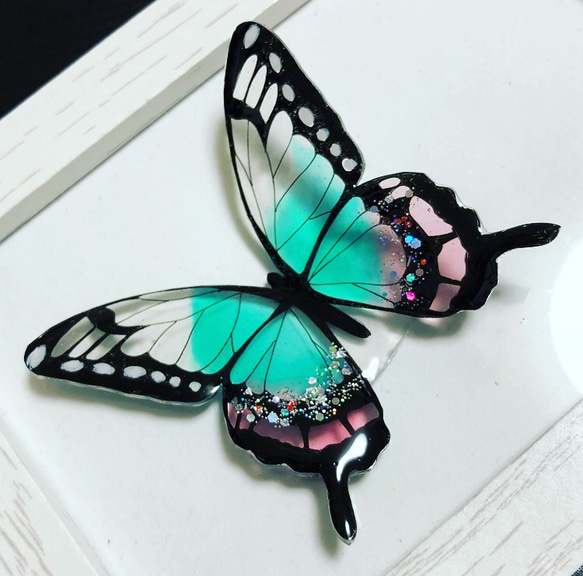 グラデーションが美しい蝶々のヘアゴム 1枚目の画像