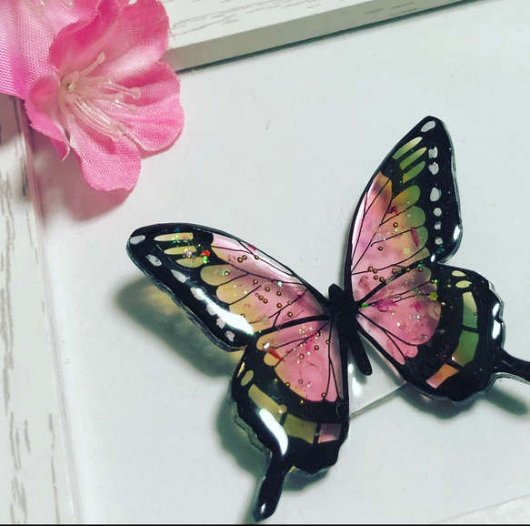 桜舞い散る蝶々のヘアゴム 1枚目の画像