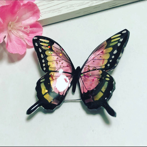 桜舞い散る蝶々のヘアゴム 2枚目の画像