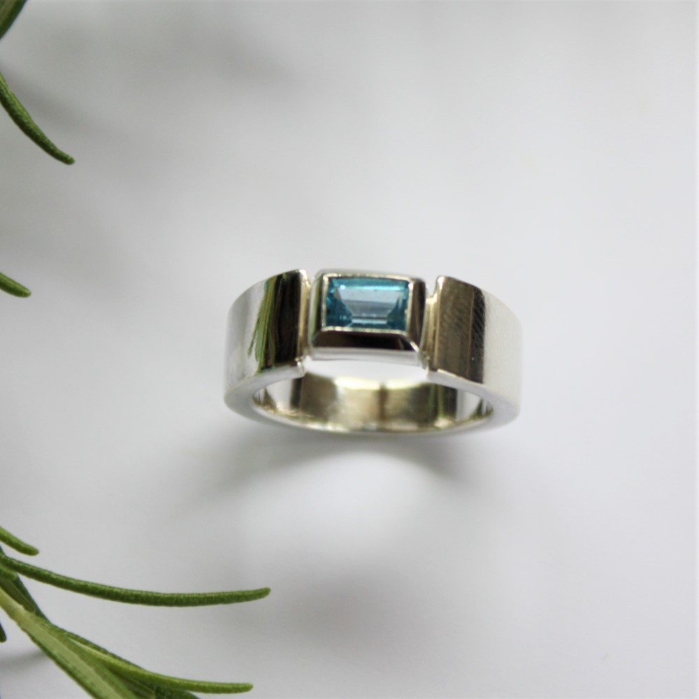 夏のリング　水色ジュエリー　ブルーリング　指輪　ブルートパーズ　シルバー