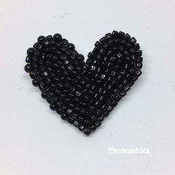 再販☆真っ黒なハートブローチ　ビーズ刺繡 1枚目の画像