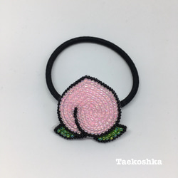 再販☆桃のヘアゴム ビーズ刺繡　ピンク　緑 1枚目の画像