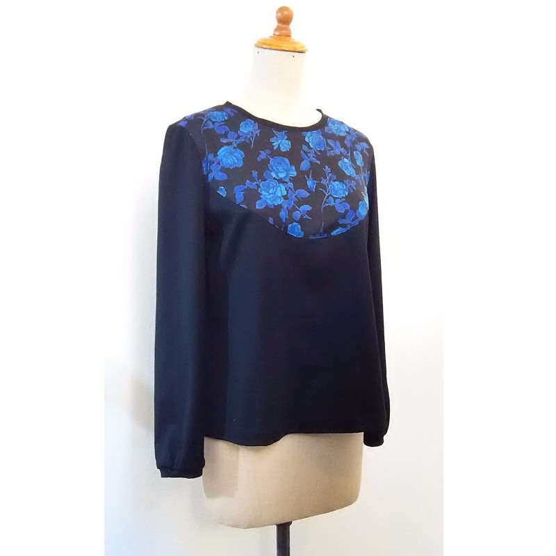 青いバラ柄のカットソー 12号サイズ