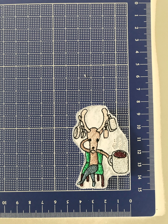 キャンプ、アウトドア刺繍ワッペン休憩中の鹿 5枚目の画像