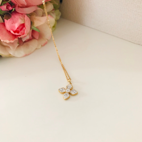 グルーデコ お花モチーフネックレス gold ネックレス・ペンダント 