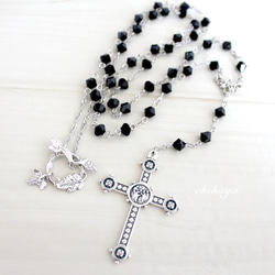 繊細なレリーフの十字架と葡萄マンテルのロザリオ風ネックレス（Swarovski社製クリスタルビーズ使用） 6枚目の画像