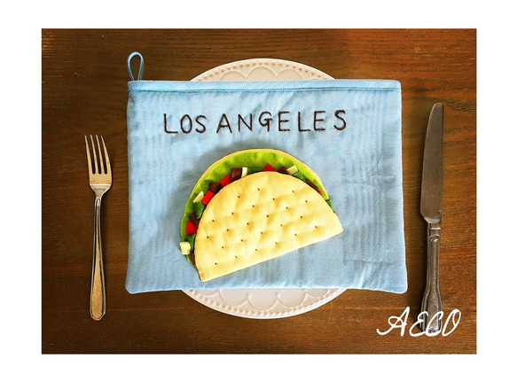 I ♥︎ tacos clutch bag (baby blue) 1枚目の画像