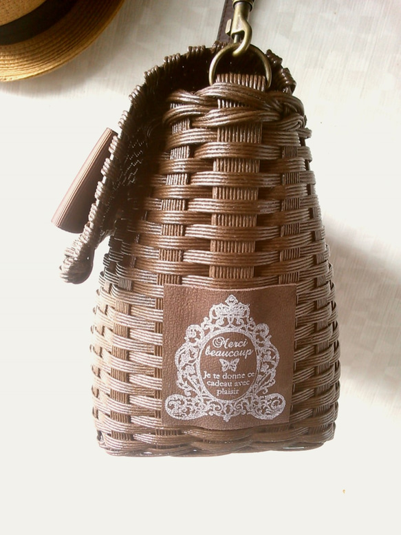 オトナのリボン チョコレート色のショルダーバッグ 3枚目の画像