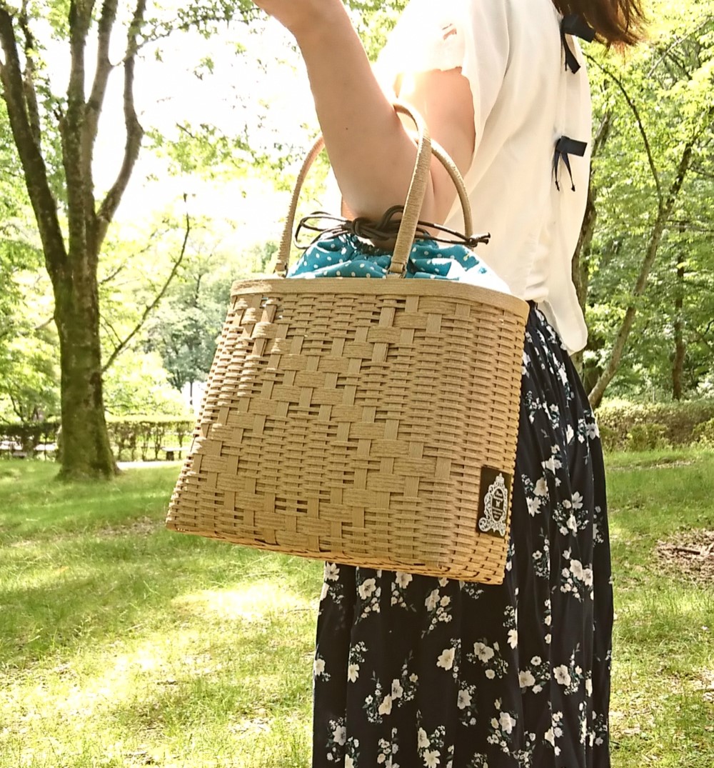 TURNIP　ベージュ　Mサイズ　飛ばし編みのかごバッグ