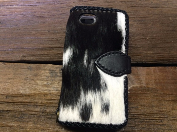オーダー作品ふさふさ毛皮のiPhone6レザーケース　ホルスタイン　レースカガリ 2枚目の画像