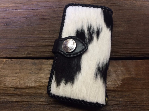 オーダー作品ふさふさ毛皮のiPhone6レザーケース　ホルスタイン　レースカガリ 1枚目の画像