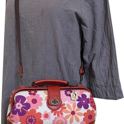革と布のダレスバッグ「ショコラ」 コットン生地　花柄 5枚目の画像
