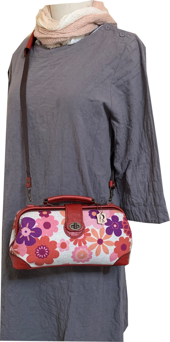 革と布のダレスバッグ「ショコラ」 コットン生地　花柄 5枚目の画像