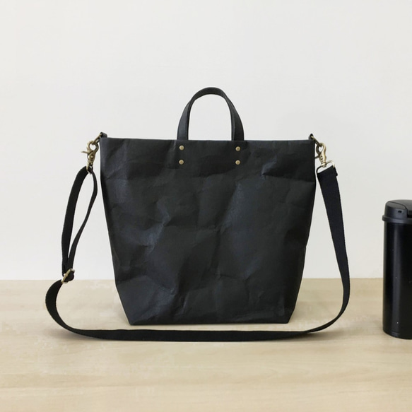 可水洗紙黑色托特包(通勤包、公事包、書包、手提包、斜背包) 第1張的照片