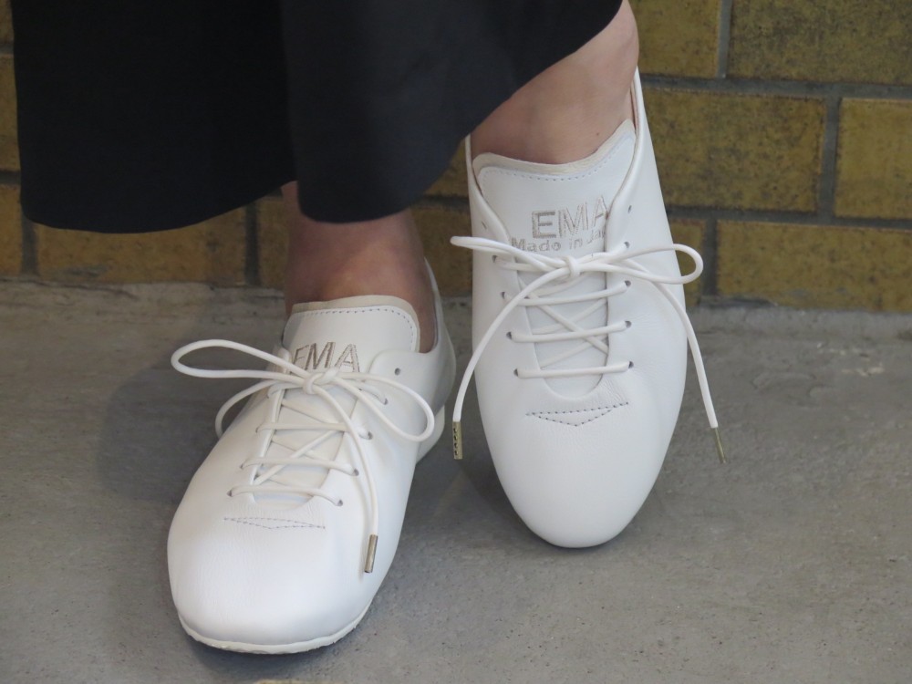 一枚革で包み込むようなハンドメイドスニーカー/ホワイト