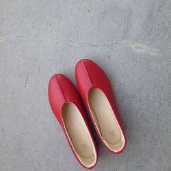 包裹真皮真皮雙腳鞋的舒適感相當紅色 第2張的照片