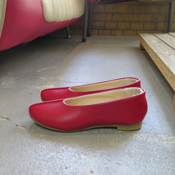 包裹真皮真皮雙腳鞋的舒適感相當紅色 第4張的照片